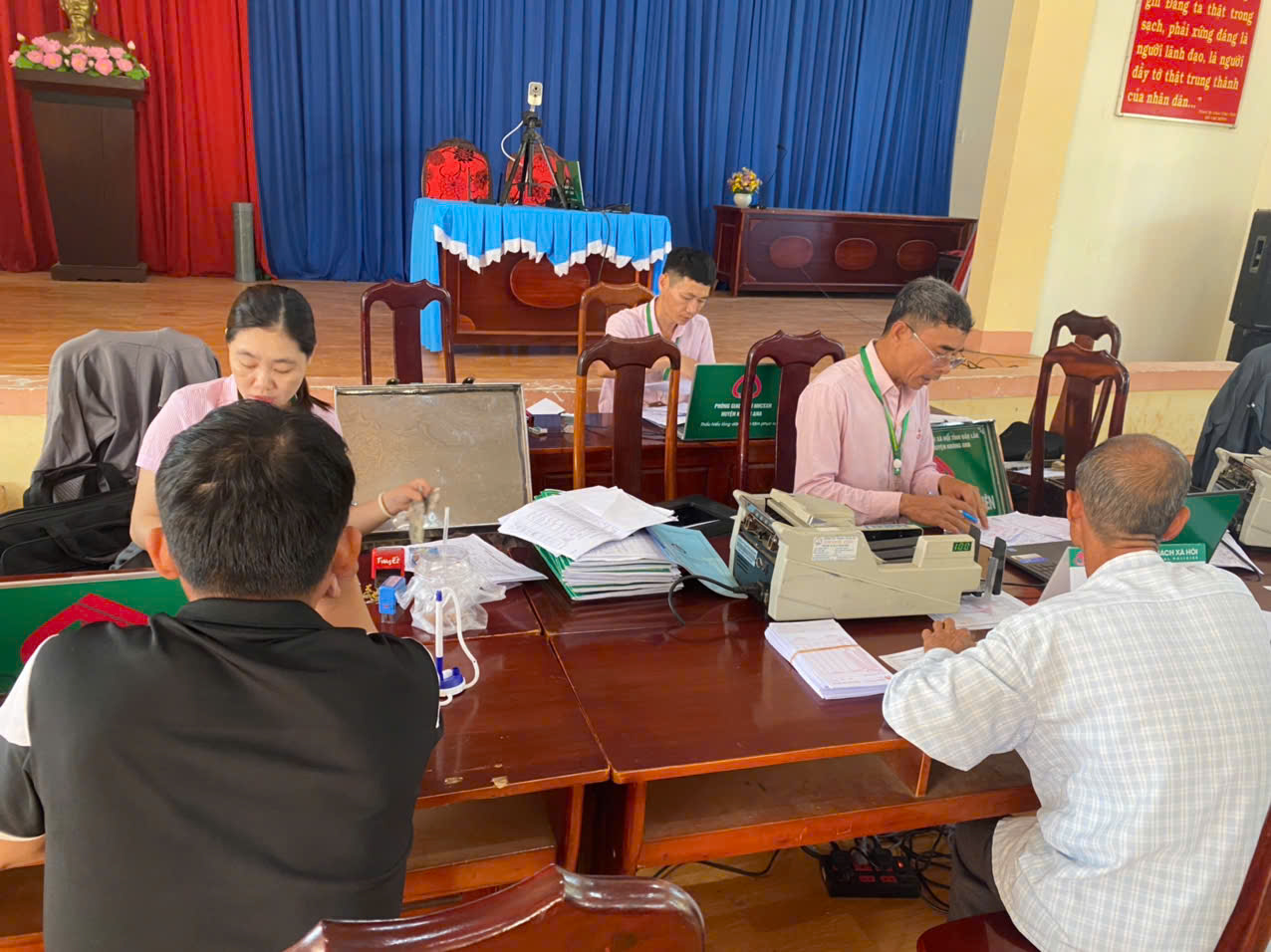 hình giao ban phụ nữ